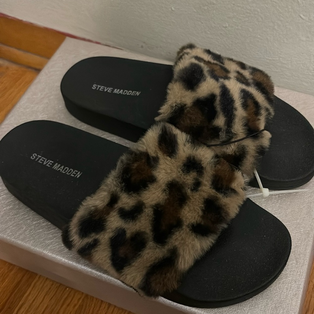 Steve Madden cheetah furry slides.